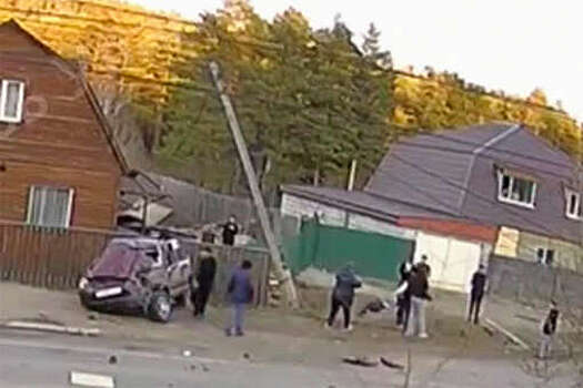 В Улан-Удэ на видео попало, как люди вылетели из Honda CR-V после кульбита