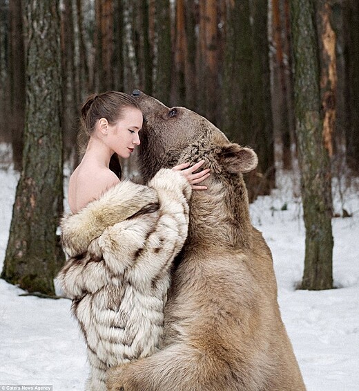 Снимки были сделаны фотографом Ольгой Баранцевой в одном из подмосковных лесов, главным героем стал бурый медведь Степан. Вместе с ним фотографировались юные модели Мария Сидорова и Лидия Фетисова.