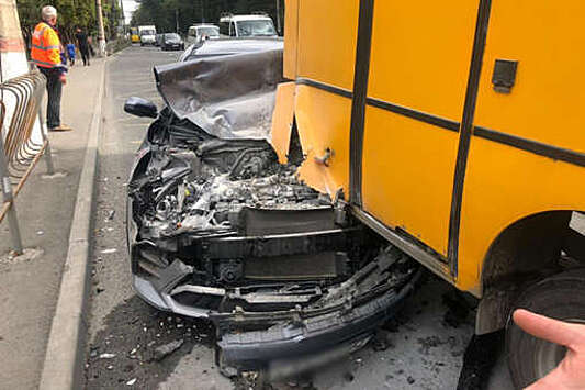 В ДТП с автобусом в Белоруссии пострадали 15 человек