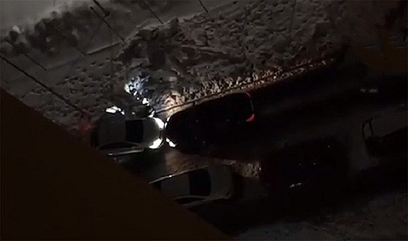 Водитель «Мерседеса» намеренно сбил девушку из-за парковочного места (ВИДЕО)