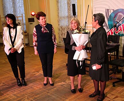 В Молодежном театре состоялся бенефис, посвященный 60-летию творческой деятельности заслуженной артистки РФ Маргариты Лобановой