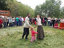 В казачьей станице под Волгоградом праздник Троицы провели у старинного храма