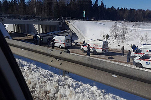 Выросло число погибших при падении автобуса в Подмосковье