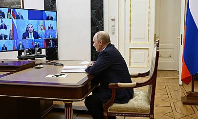 Во время совещания Путина с правительством раздался звонок