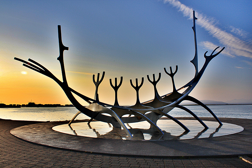 Cкульптура «Sun Voyager», Рейкьявик, Исландия