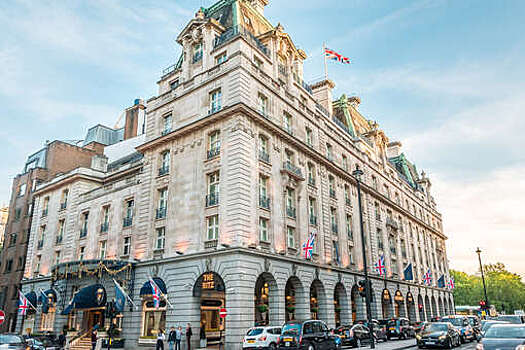 Охранника Ritz уволили из-за скрытой съемки в лифте пар, занимающихся сексом