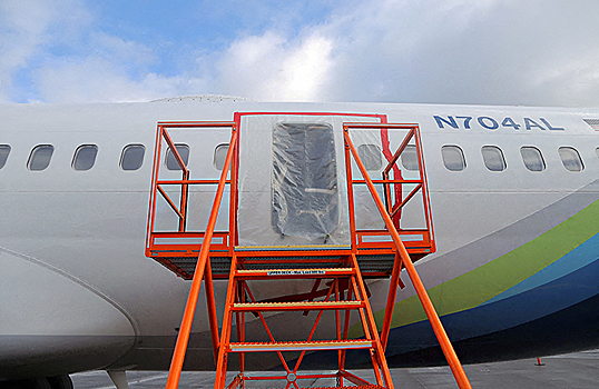 Авария на Boeing компании Alaska Airlines могла произойти из-за незакрепленного люка