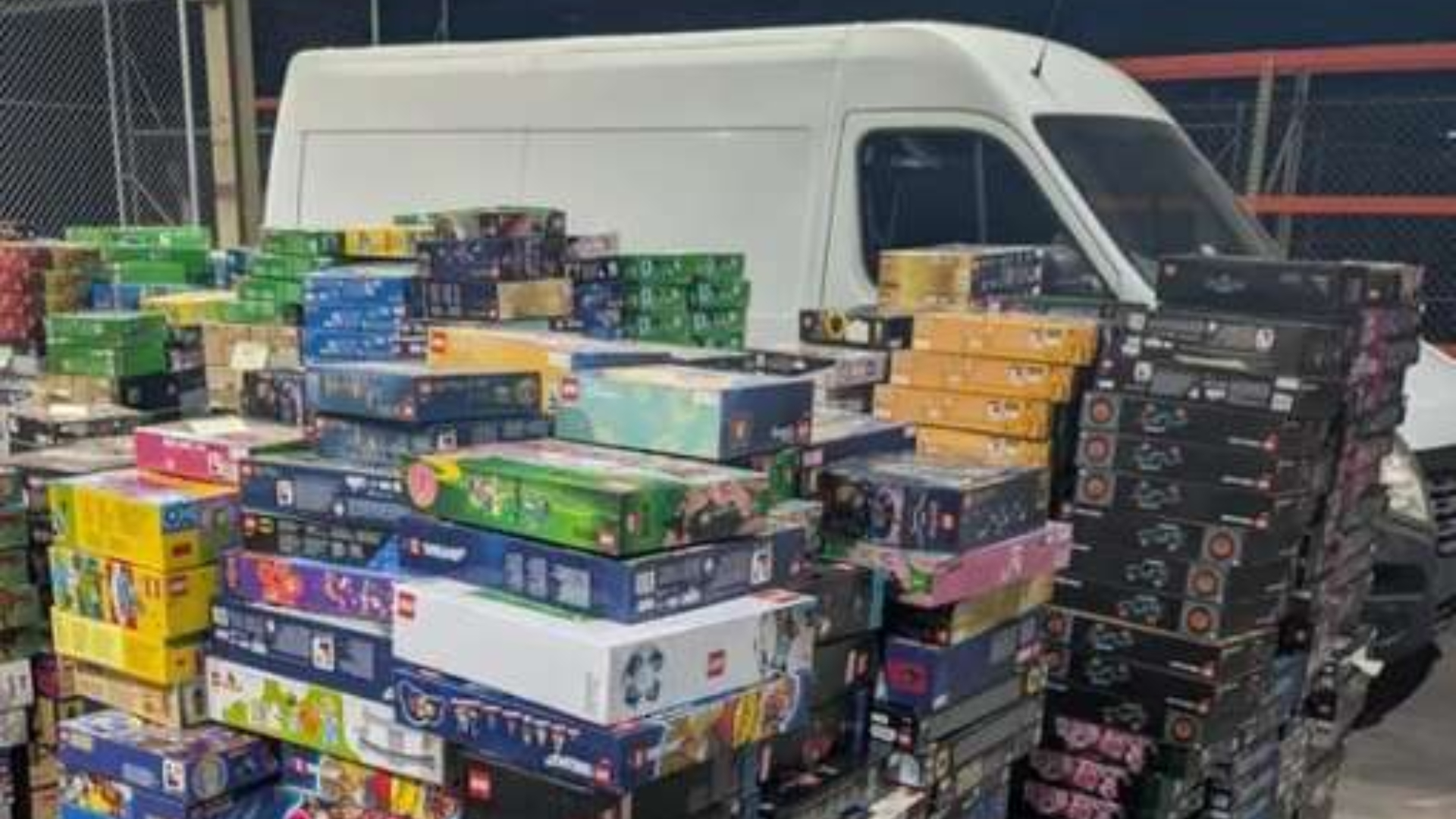 В Австралии пара похищала конструкторы Lego и хранила их в тайнике