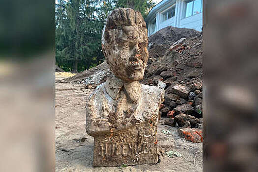 В Орле выкопали стокилограммовый бюст сталинского наркома Ежова