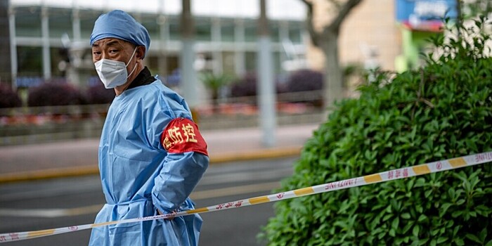 О чем пишут мировые СМИ: смерть подозреваемого в резне в Канаде и «бессрочный» карантин в Чэнду