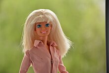 Прощай, пластик: исследуем новый образ Барби через макияж — и пробуем себя в роли ожившей легенды