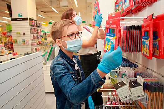 На портале госуслуг начат прием заявлений на выплату школьникам