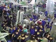Полиция проверяет видео массовой драки на заводе в Подмосковье