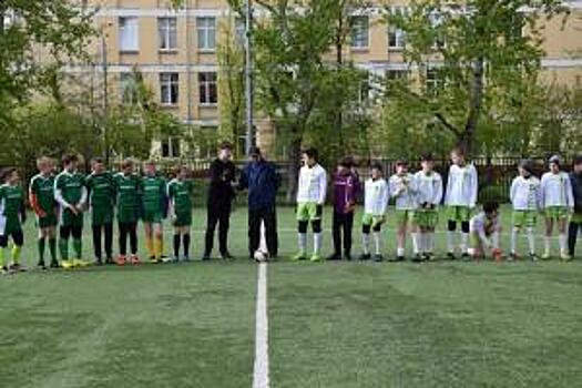 На поле Бутырского района прошли три встречи в рамках турнира «Кожаный мяч»