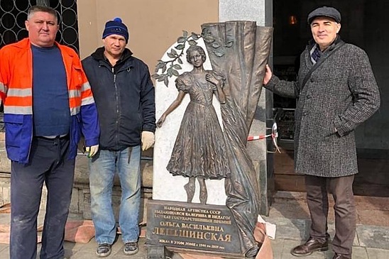 Москвичи на свои деньги установили памятную доску известной балерине