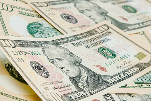 Эксперт назвал справедливый курс доллара