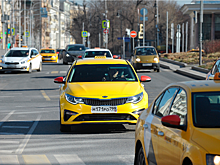 Москвич поругался с таксистом, угнал его автомобиль и попал в ДТП