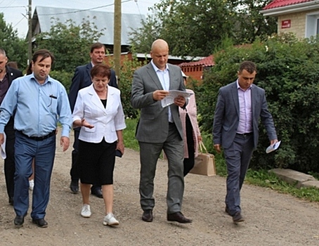 Олег Гарин обсудил ремонт дорог Восточного посёлка Ижевска с местными жителями