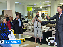 Десятки обманутых покупателей штурмуют воронежский мебельный салон