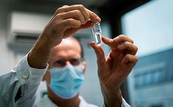 Массовая вакцинация россиян от коронавируса начнется 18 января