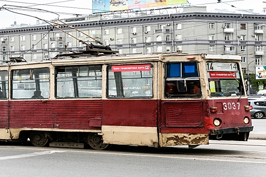 Первый павильон на трамвайной остановке установлен в Новосибирске