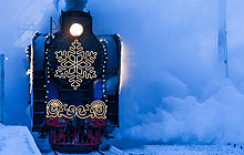 Поезд Деда Мороза прибыл на станцию Новый Петергоф