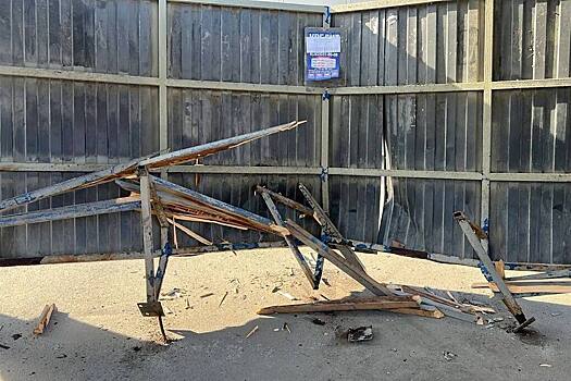 Пять человек пострадали после наезда легковушки на автобусную остановку