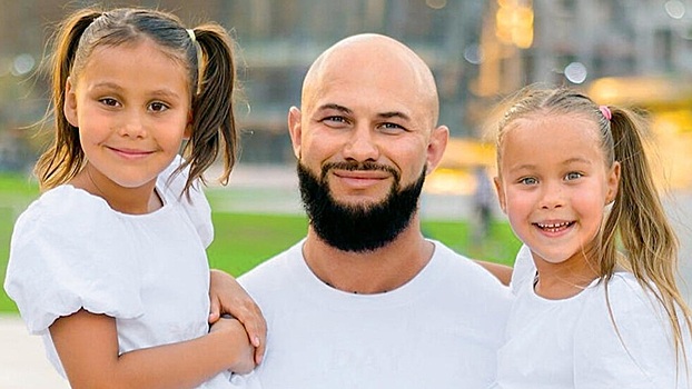 Джиган воссоединился с младшими дочками в Дубае после развода