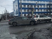 Авария в Новокузнецке затруднила движение на перекрестке