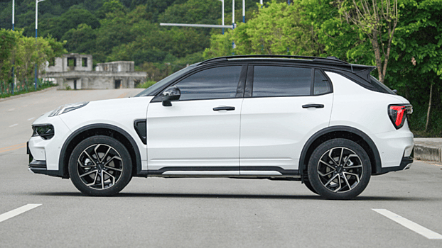 Компания LYNK&CO представила в Китае новый гибридный кроссовер 01 EM-F