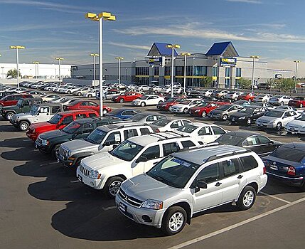 Подержанные автомобили все меньше покупают с рук