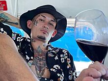 Кальян и пьянство: как ведут себя звезды в аэропортах