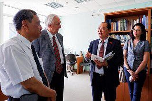 МАДИ посетила делегация департамента дорожной полиции Ханоя