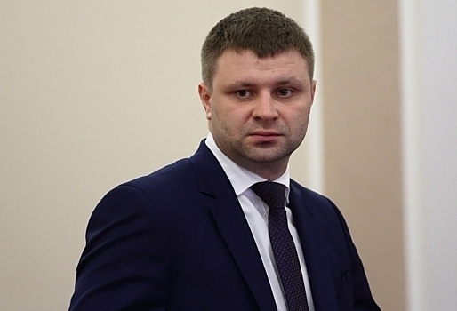 В отставку ушел еще один зам омского губернатора — глава минстроя Антон Заев