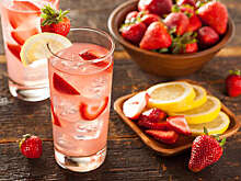 Диетолог Бобровский: клубника, шпинат и апельсины помогают снизить стресс