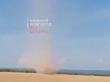 Мини-торнадо образовалось на нижегородском поле