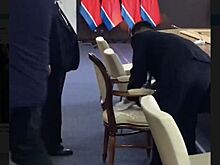 Стул Ким Чен Ына протерли перед встречей с Путиным