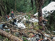 На месте крушения самолета нашли выжившего мальчика