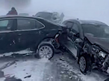 Восемь машин столкнулись в сильную метель на трассе М-7