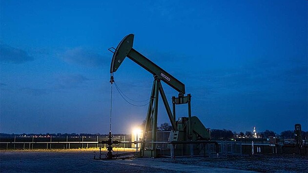 ЕС перенес переговоры о лимите цен на российскую нефть