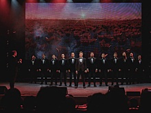 Власти региона и нефтяники подарили оренбуржцам праздничный концерт хора Сретенского монастыря