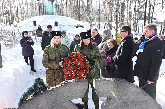 Возложение к мемориалу прошло в поселении Краснопахорское