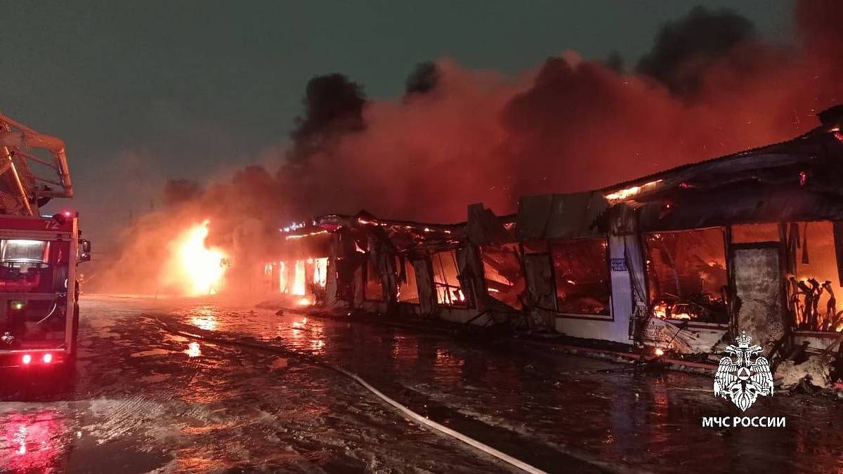 Крупный пожар на российском авторынке попал на видео