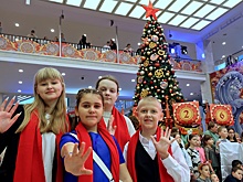 На Главной елке страны в Кремле побывали дети из Донецка и Луганска