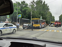 Автобус столкнулся с легковым автомобилем в Ижевске