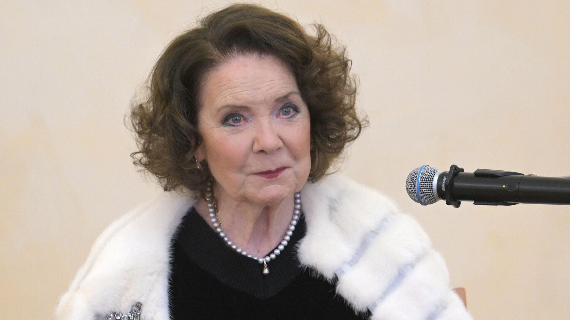 Стала известна цена белоснежного гроба Ларисы Голубкиной