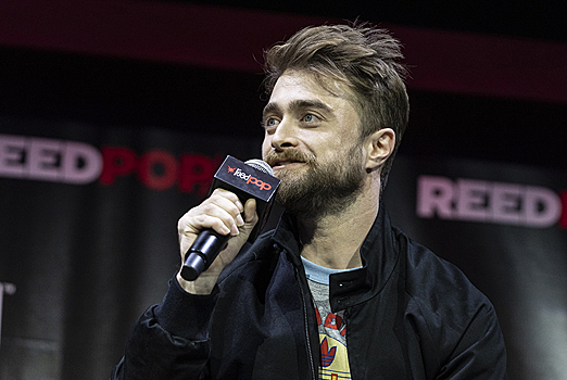 Звезда «Гарри Поттера» появился на премии «Эмми» вместе с Эрин Дарк