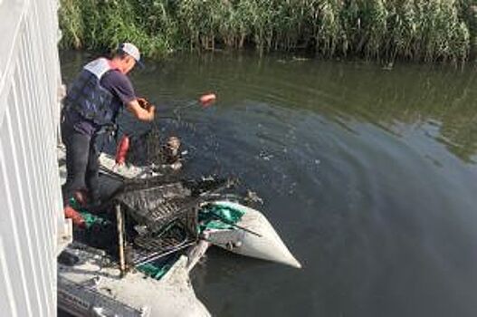 На дне. Что делать с полутора метрами пластика в нижегородских озёрах?