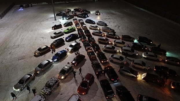 Нижегородские водители выложили машинами гигантскую елку