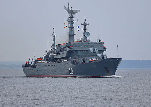 Учебный корабль «Смольный» прибыл в Балтийск после выполнения задач учебного похода